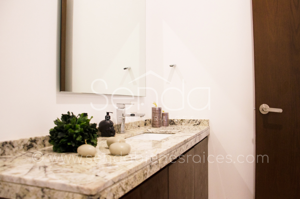 2019-12-03_23_21_37_19KG-38 Casa en venta en La Ceiba -5.jpg